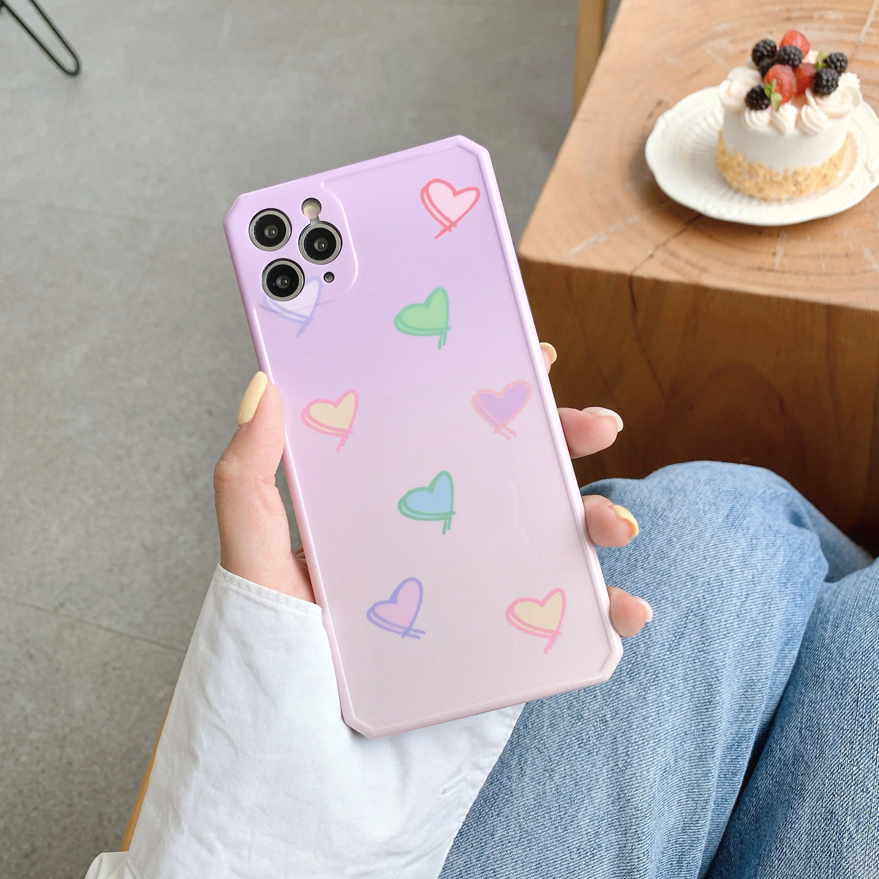 

Gradient love pattern is suitable for iPhone 11 and iPhone 12 series mobile phone cases