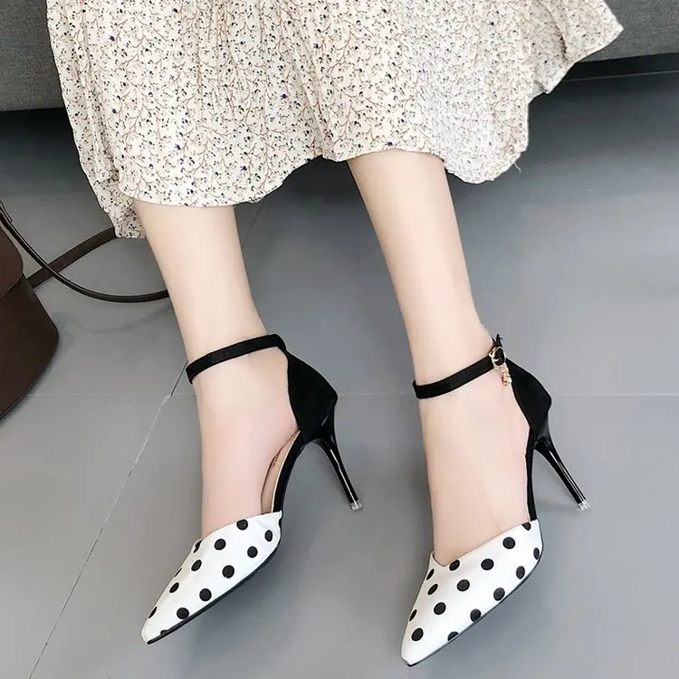 Женские сандалии в горошек с острым носком на тонком каблуке 6 см удобные туфли