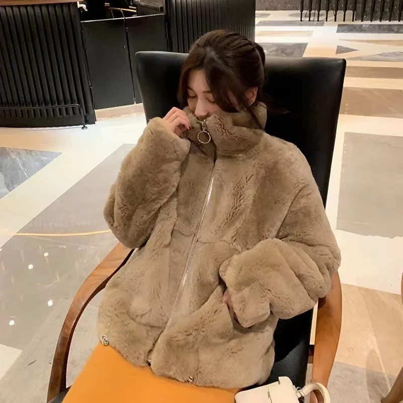 Женская зимняя куртка с воротником-стойкой из искусственного меха кролика |
