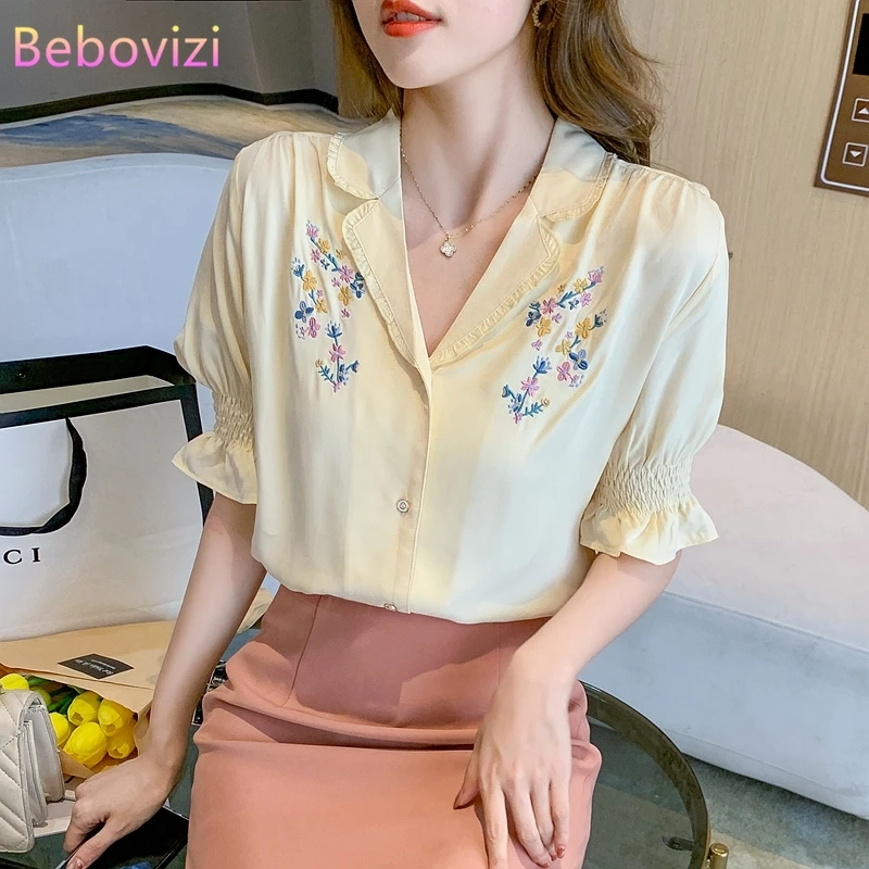 

Блузка женская летняя с цветочной вышивкой, на пуговицах