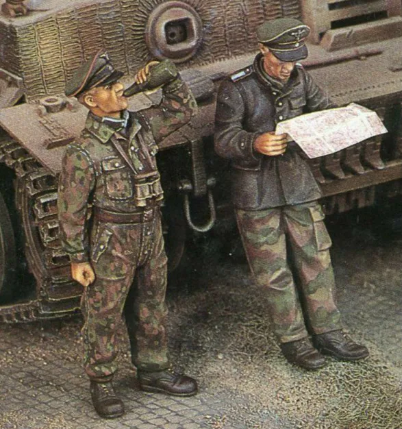 

1/35 WWII German Tiger Tank Crew (2 Resin Figures/Set,no map) VERLINDEN #1007 Unassembled Uncolored