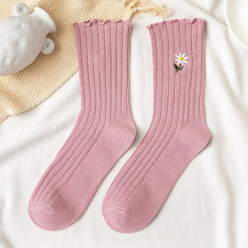 Soft Women Cotton Winter Ankle Socks Fashion Students Candy Colors Summer Cotton Crew Sock Girls Daisy Embroidered Ankle Socks