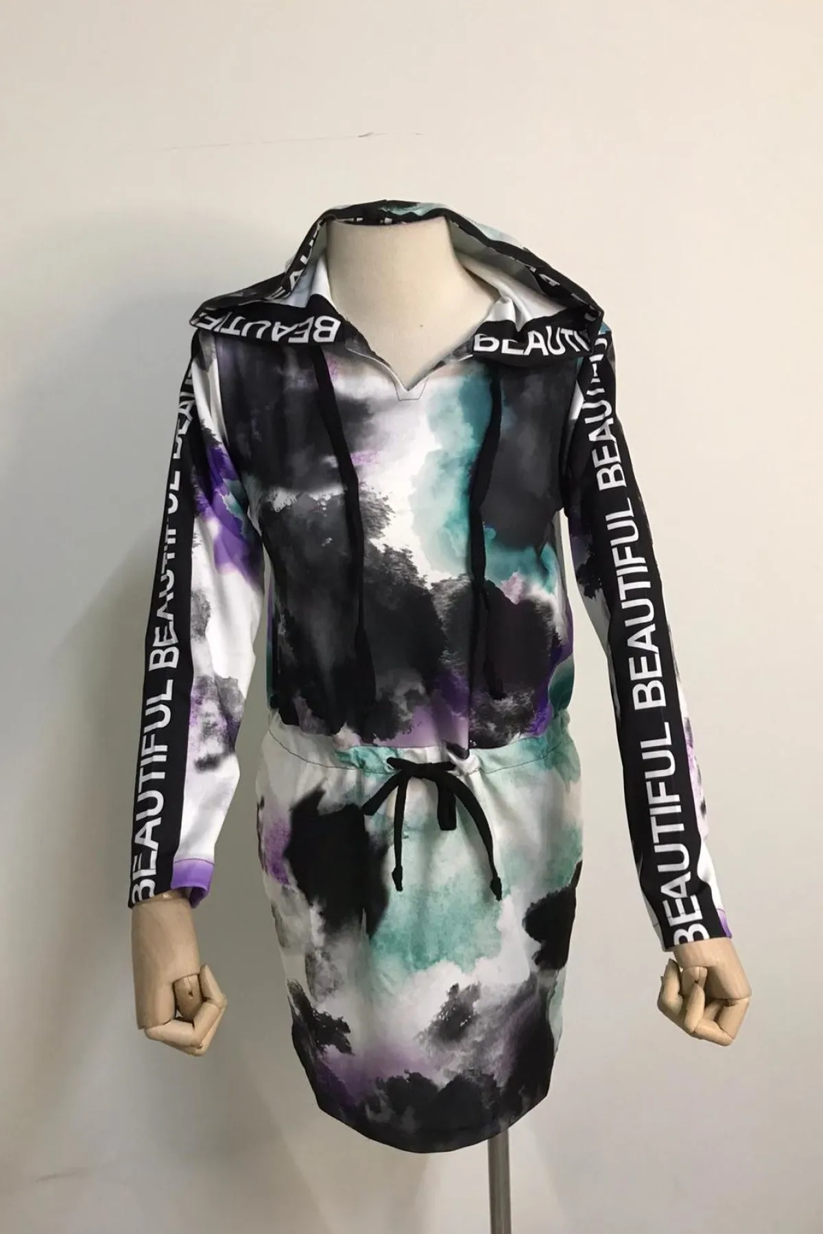 

Beli Laced Sleeve Garnili Batik Pattern Sweatshirt-Blue