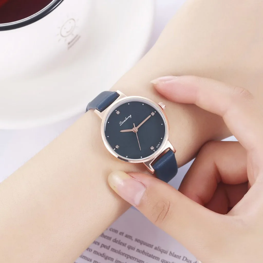 Женские Красные кварцевые часы Стильные Классические со стразами для отдыха