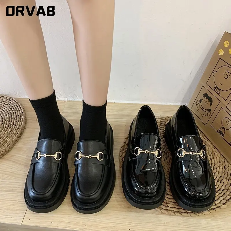 Кроссовки женские из лакированной кожи Повседневная тонкая обувь на массивной