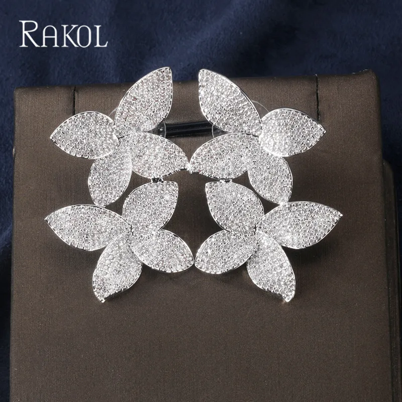 Женские серьги-бабочки с фианитами инкрустацией в виде листьев | Украшения и