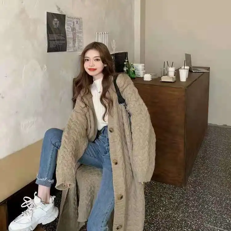 

Женский трикотажный кардиган средней длины, свободный Однотонный свитер с V-образным вырезом и длинными рукавами, вязаное пальто в Корейско...