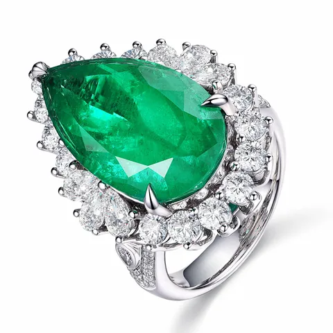 Кольцо женское с зелеными кристаллами и изумрудами в виде капли воды