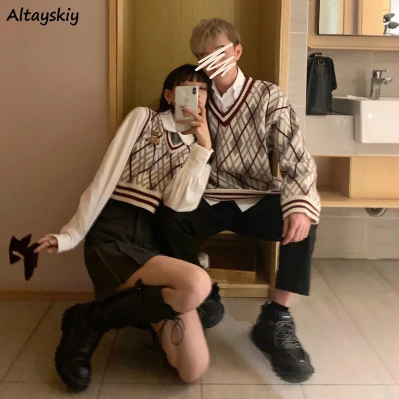 

Sweater Vest Women Argyle Knitted V-neck Short Style Couple Loose Pullover Preppy Students Casual All-match Fashion Leisure Chic
