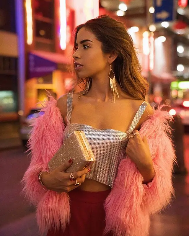 Сексуальный укороченный топ с серебряным вырезом и лямкой через шею Женская