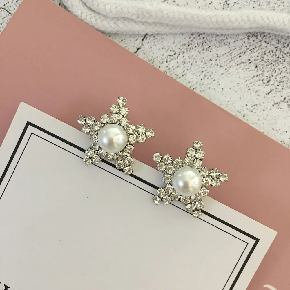 

2020 new Korean sweet style natural pearl crystal diamond silver needle stud earrings
