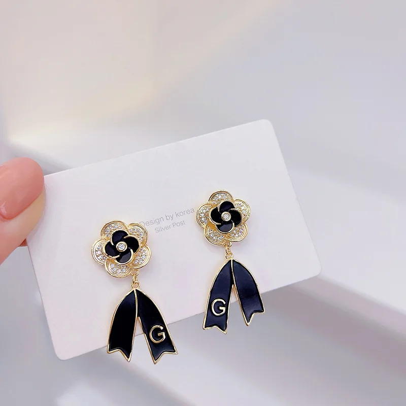 

Temperament Vintage Camellia Black Bowknot Micro-inlaid Zircon Stud Earrings For Women Bridal Wedding Banquet Jewelry Gift