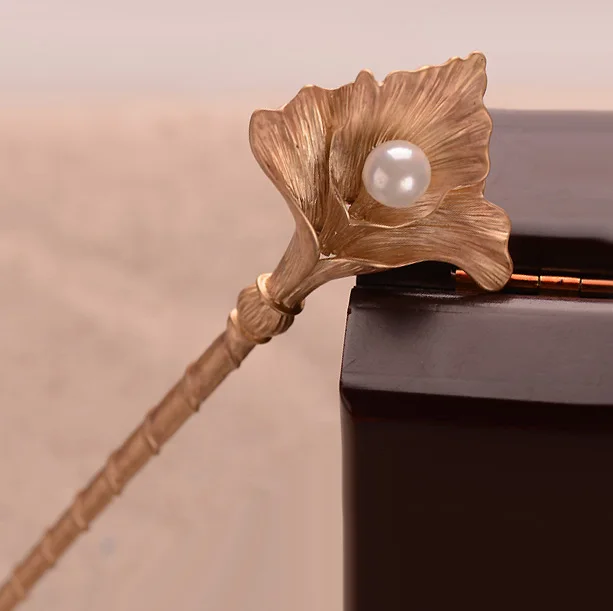 white pearls Ретро листья гинкго, палочки для волос, ювелирные изделия, имитация жемчуга, листья, очаровательные шпильки, украшения для волос, подарки для девочек, свадебные аксессуары - Окраска металла: white pearls