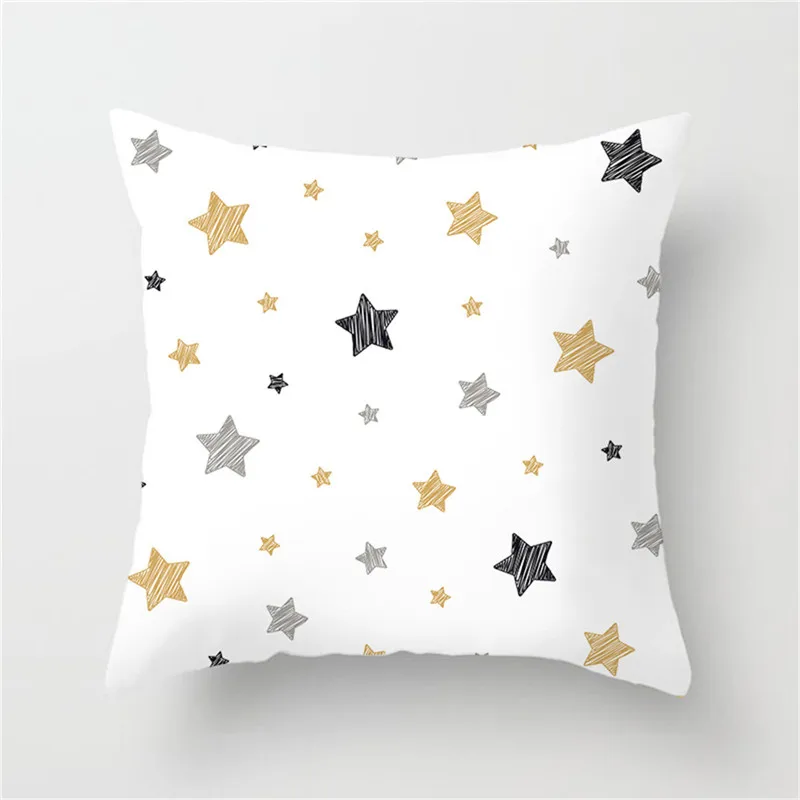 Белая наволочка в золотую полоску со звездами и снежинками декоративная для