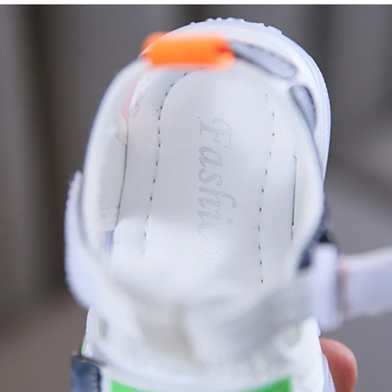 

DIMI 2021 New Summer Kids Shoes Led Light Child Infant Sandals Fashion Soft Sole Non-Slip Baby Toddler Beach Shoes T2143
