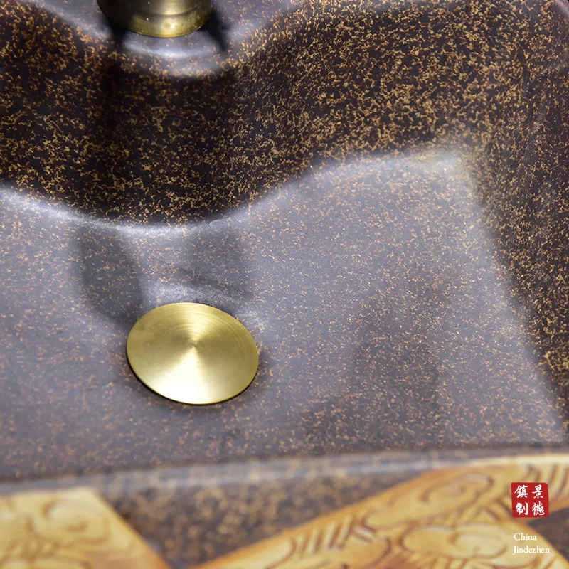 Золотая керамическая раковина в европейском стиле для ванной комнаты |