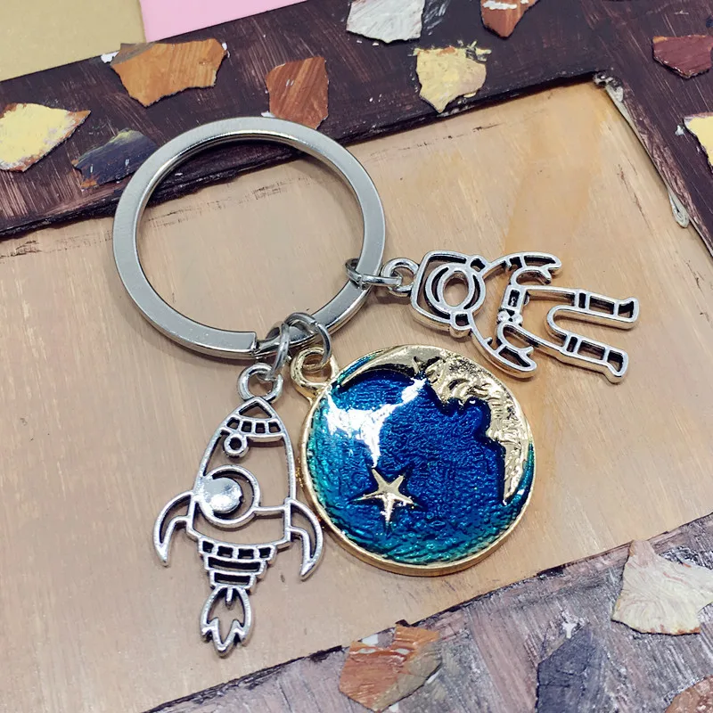 

Fashion Cute Astronauts Space Craft Rocket Planet Spaceman Creative Universe Stars Enamel Keychain Keyring Charm Jewelry