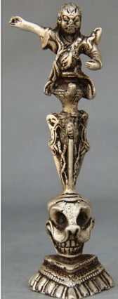 

Чистая медь позолоченный со вкусом Тибетский буддизм Серебряный бог-защитник головы черепа Phurba кинжал держатель статуя