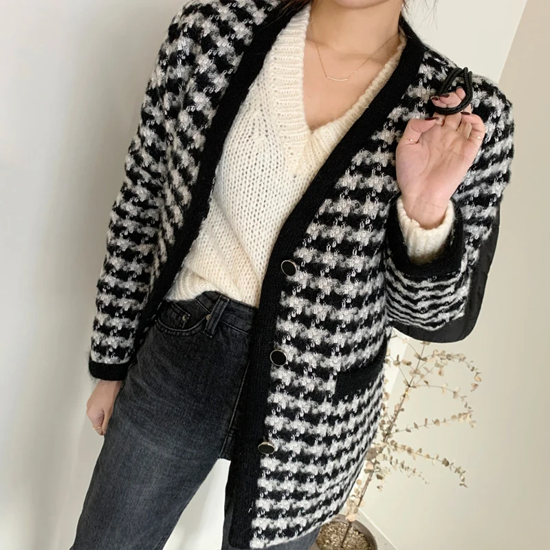 

Korea Chic Autumn Winter Retro V-Neck Single-Breasted Thick Quilted Warm Black And White Tweed Women's Jacket Coat