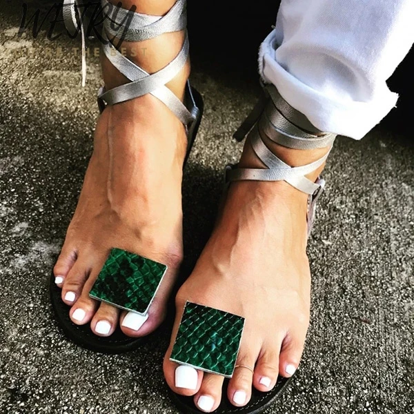 

2020 New Women's Sandals Flat Bottom Toe Love Ankle Strap Fashion Shoes women Black Lightweight Sole