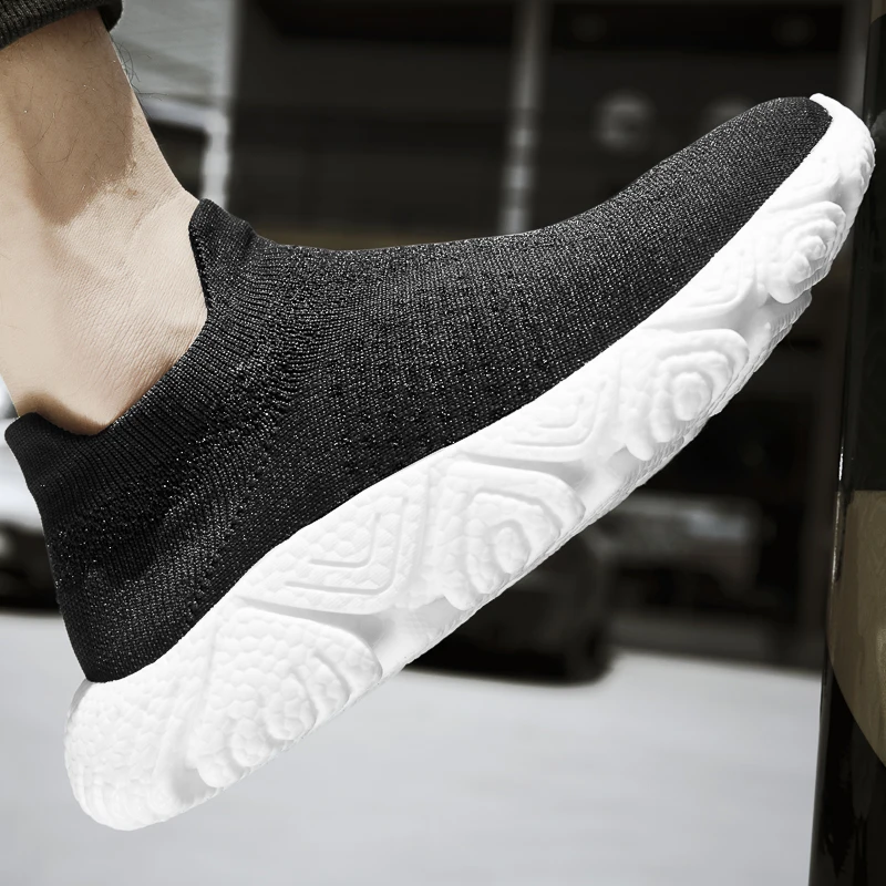 

New 2021 Casual Solid Men's Running Shoes 45 Mesh Slip-on Men's Shoes Outdoor Walking Sport Men's Vulcanized Shoes Black 44