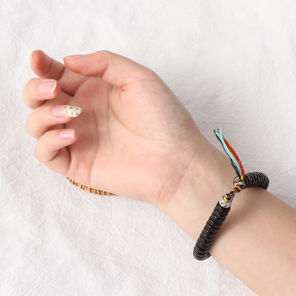 Браслет мужской плетеный из хлопковой нити с бусинами кокосовой ракушки |