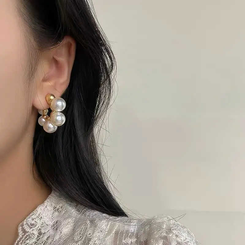 

2021 Fashion Brincos Party Jewelry New Simple Korean Plain Gold Metal Pearl Hoop Earrings For Women Unique Statement Big earings