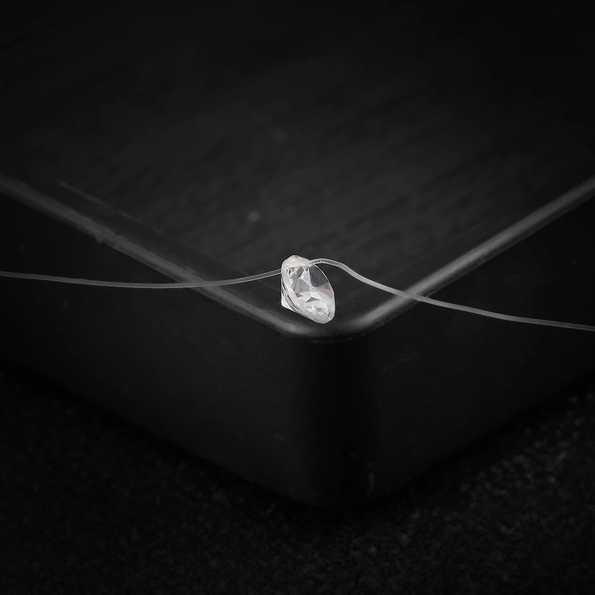 Женское ожерелье с подвеской сверкающий циркон простое дизайнерское невидимое