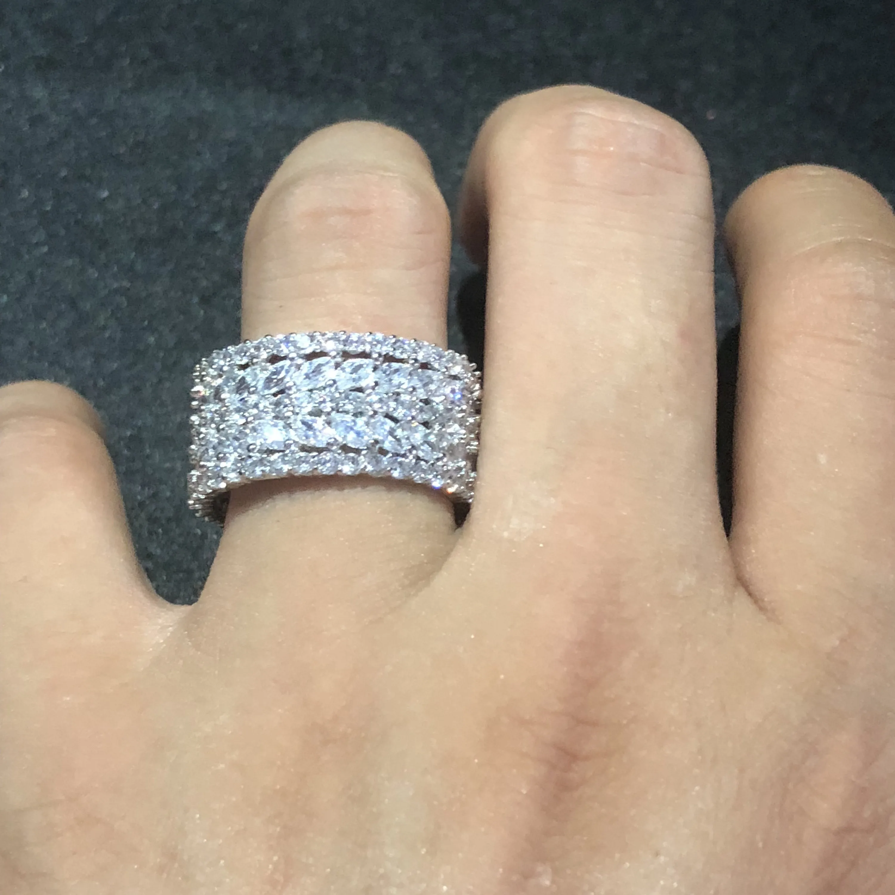 Женский комплект колец из серебра 925 пробы с искусственным бриллиантом |