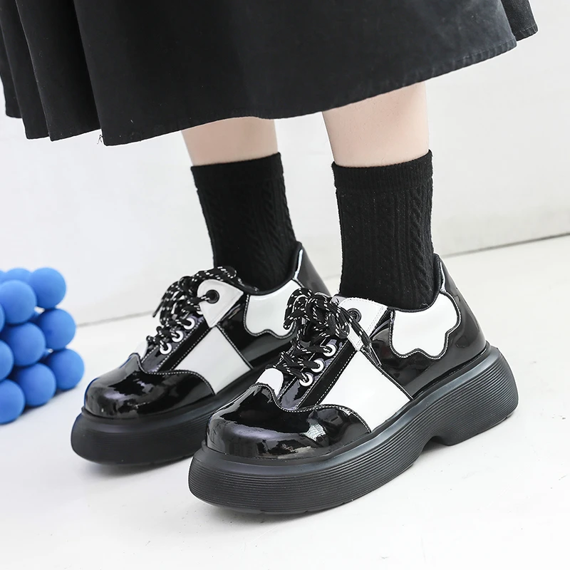 

Женские оксфорды на шнуровке, повседневные туфли в британском стиле, лоферы белого и черного цвета, оксфорды на платформе, 2022