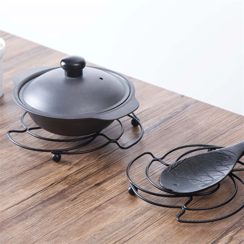 

Anti-Scalding Pot Holder Table Mat Non-Slip Casserole Mat Rose Flower-Shaped Home Kitchen Utensils Tableware Wrought Iron Tools