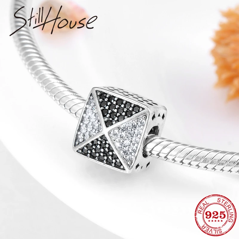 Черный и прозрачный очаровательный кубический циркон квадратной формы