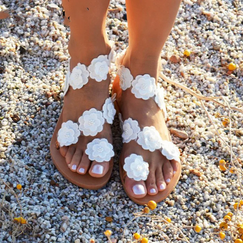 Женские сандалии с белыми цветами на плоской подошве повседневные пляжные в