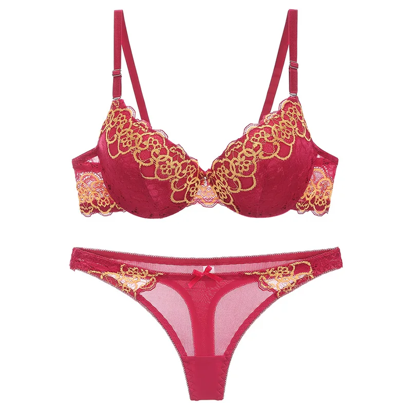 

Комплект женского кружевного нижнего белья с чашкой пуш-ап