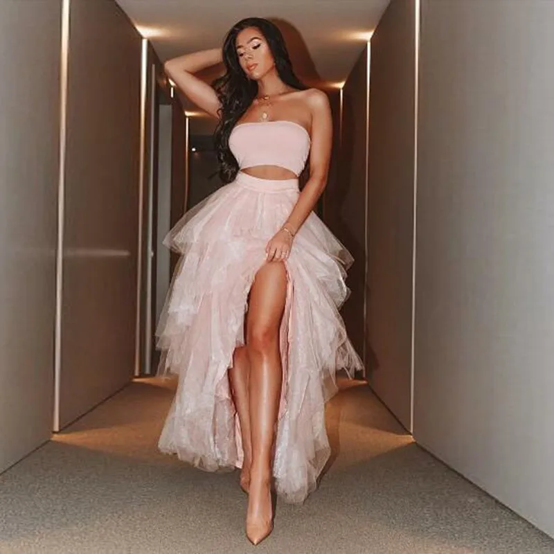 Модная розовая юбка пачка с разрезом по бокам а силуэта подружки невесты на