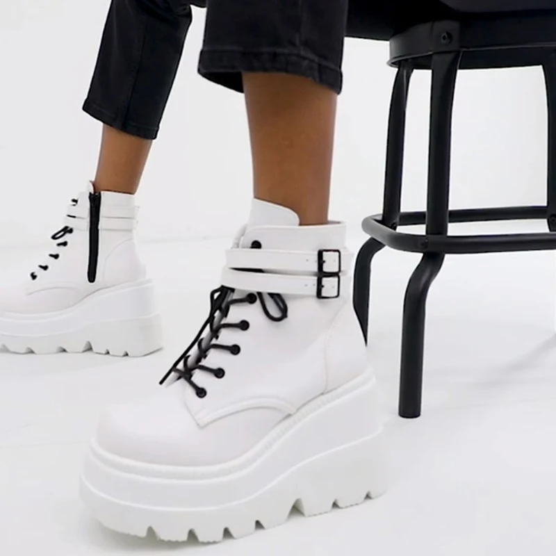 

New Fashion European Style Black Ankle Boots Flats Round Toe Black Lace-up Boots Woman Platform Patent Leather Shoes