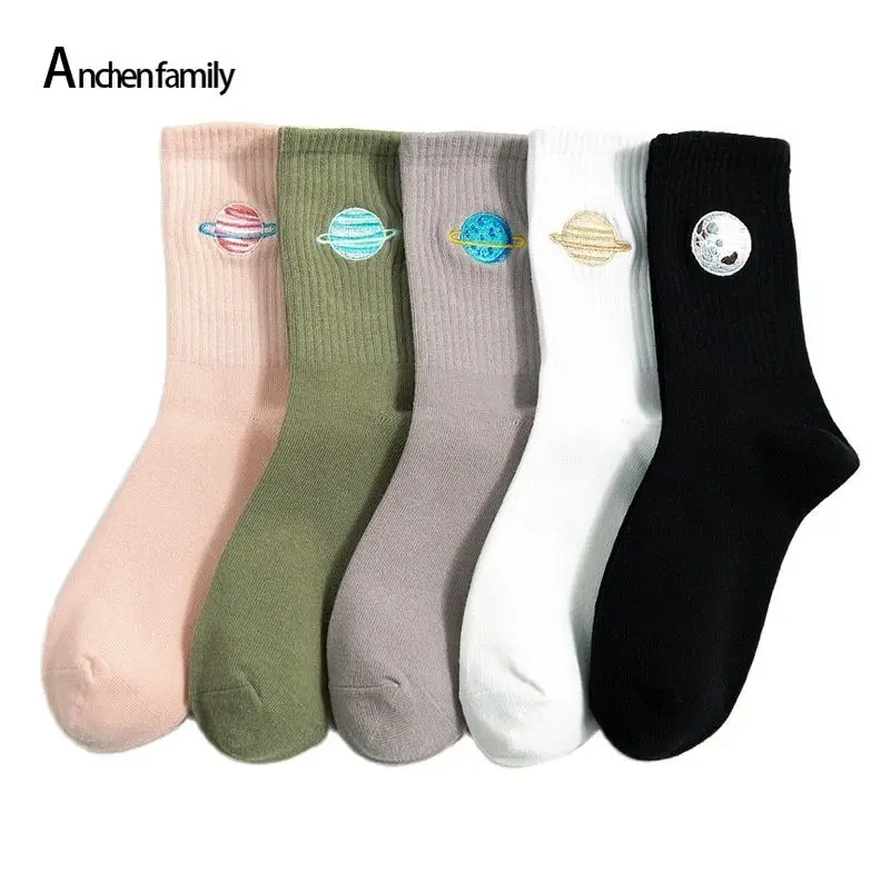 

Женские носки в Корейском стиле, милые женские носки в японском стиле Харадзюку с вышивкой планеты и кругов, милые носки для девочек, подаро...
