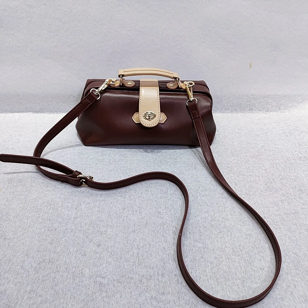 

2021 European and American Retro Shou Vegetable Tanning Coin Purse Doctor Bag Clip Bag Leisure Mini Crossbody Small Bag