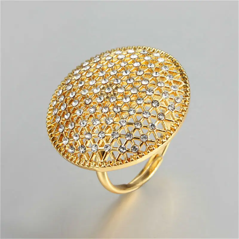 Кольцо золотистого и белого цвета со стразами кольца на палец свадебные