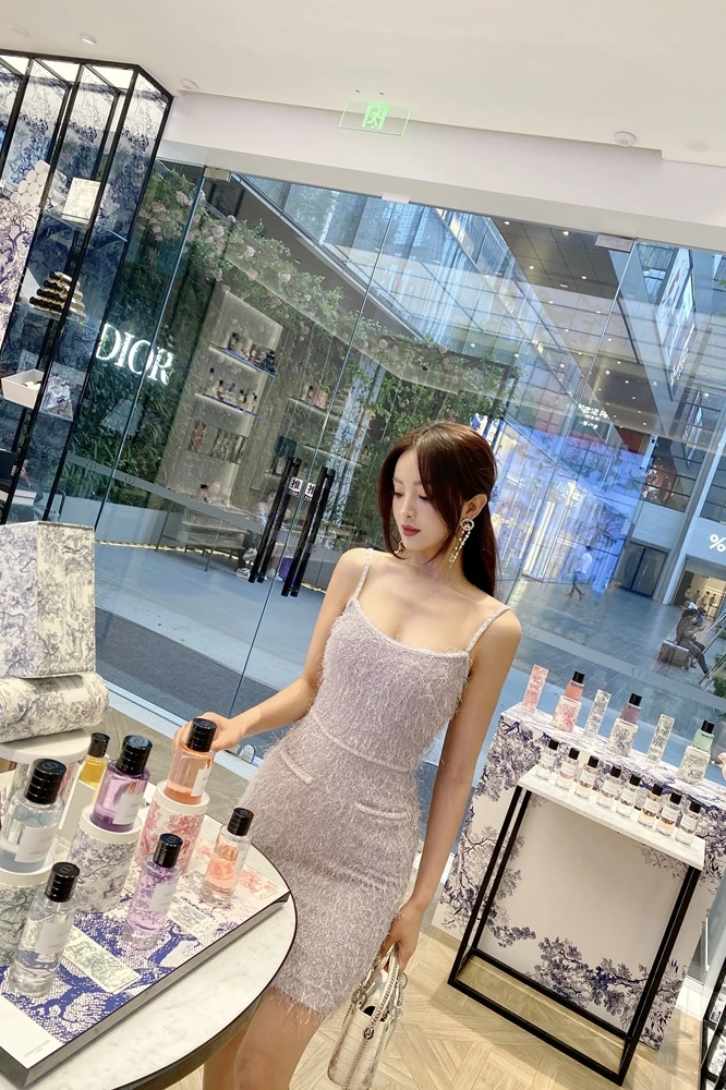 

Xiangxiangzi French Spring and Summer New Sling Slim Short Dress