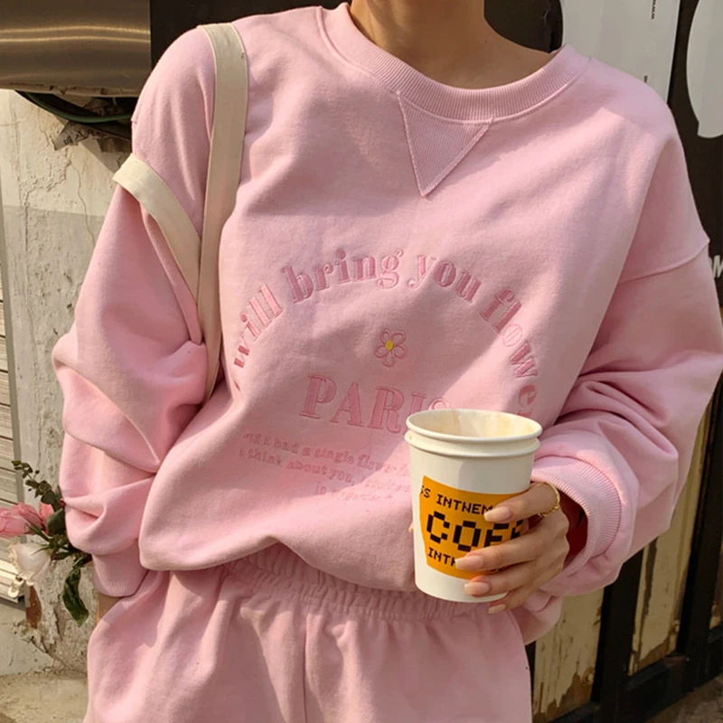 Свитшот женский с круглым вырезом и надписью | Женская одежда