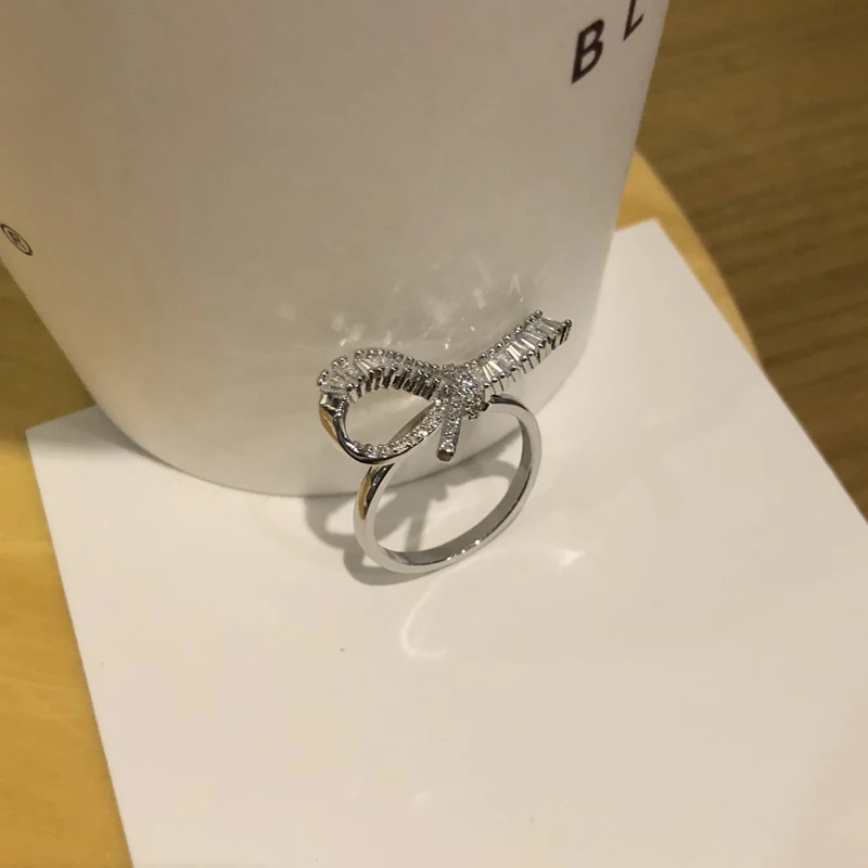 

2021 New Design Fashion Ring Hot Selling Metal Geometric High Quality Shiny Zircon Ring For Wedding Party Gift Jewelry