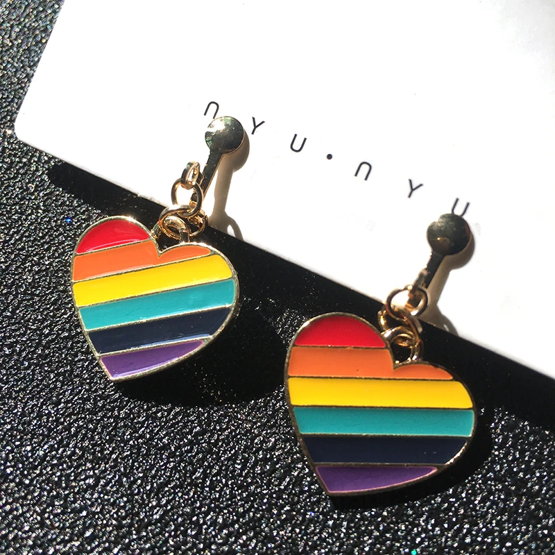 Радужные сережки. Сережки радуга. Пять суток за серьги с радугой. Серёжки радуга. Серьги радуга детские.