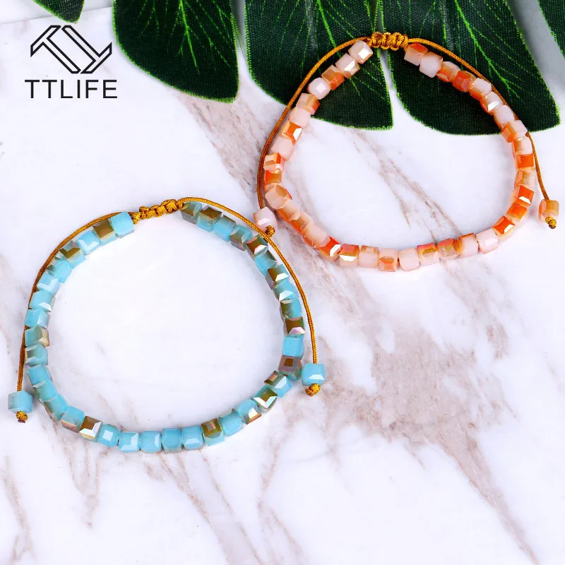 Браслет ручной работы украшенный кристаллами в виде бусин для дружбы цветной