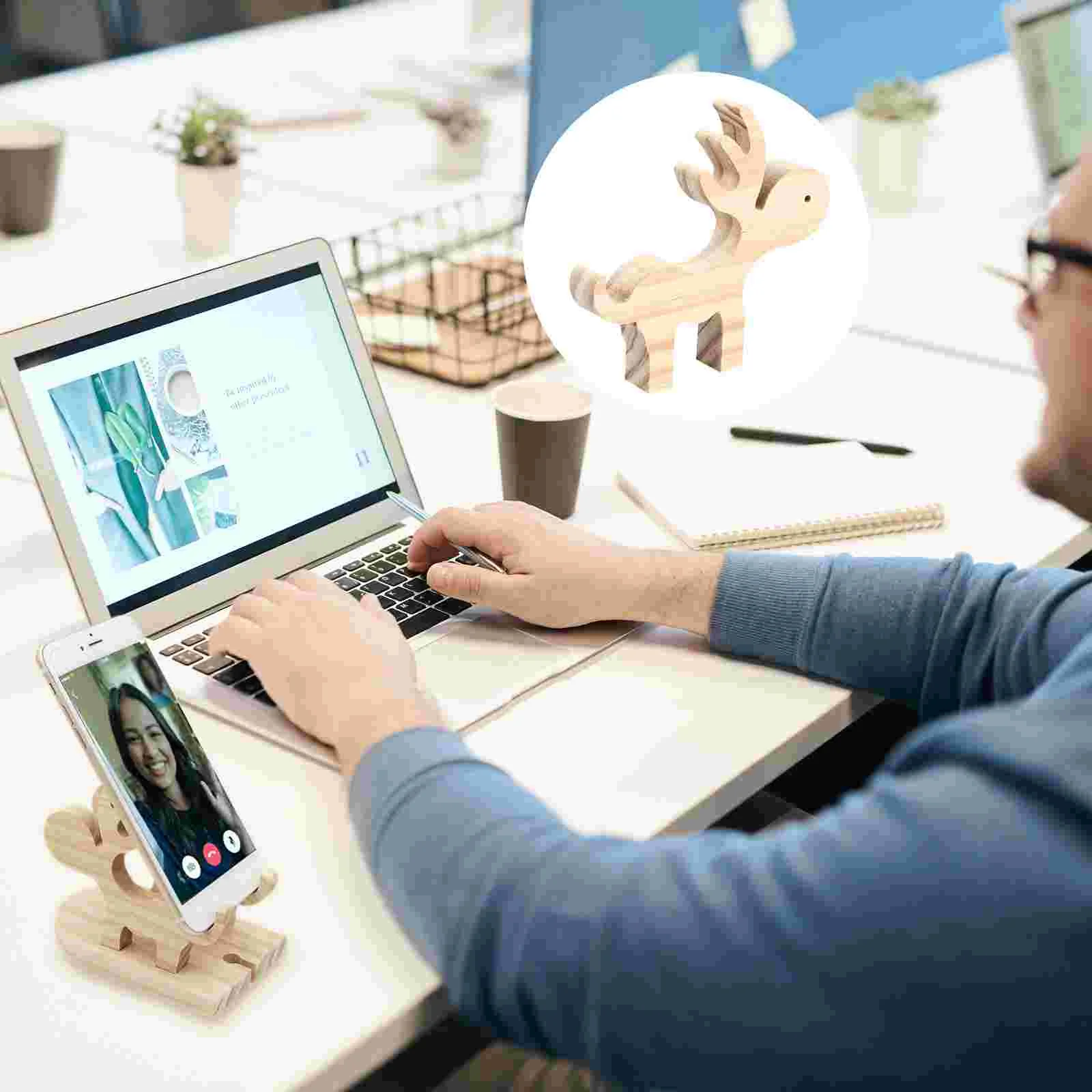 

1 Pc Phone Stand Holder Cartoon Elk Desktop Adornment (Wooden lubricious)