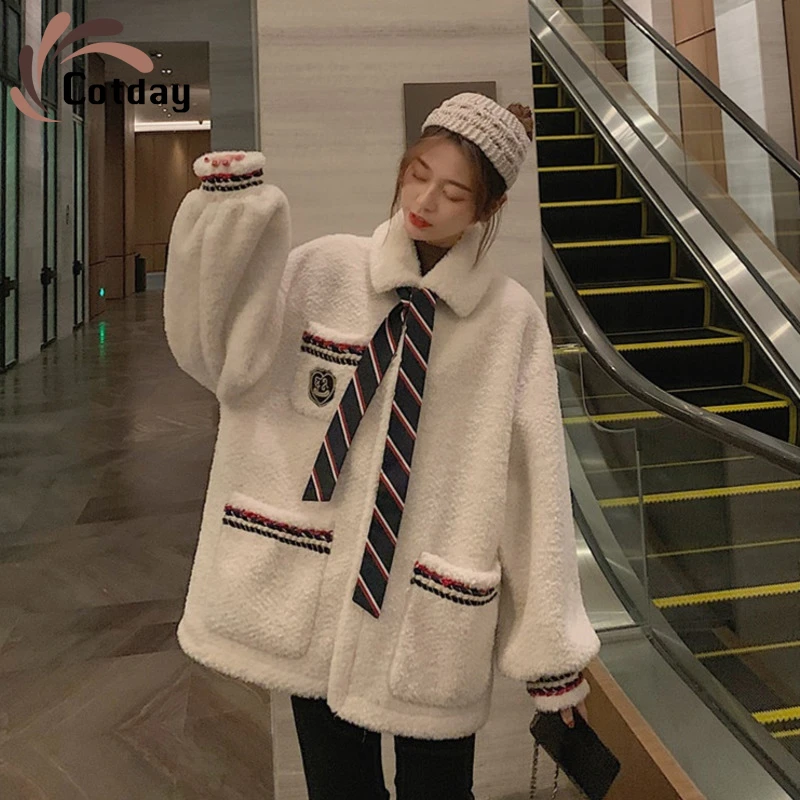 

Утепленная куртка из меха ягненка, с отложным воротником и галстуком