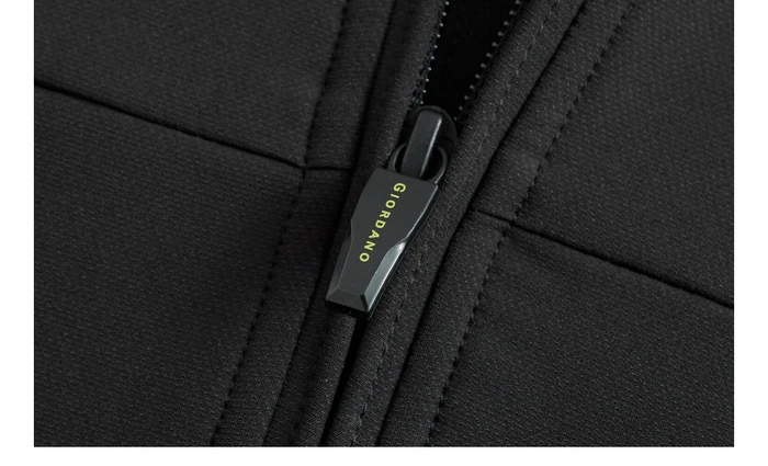 Giordano мужская ветровка с капюшоном g-motion,с небольшой вышивкой на груди, данная модель имеет несколько цветовых решений