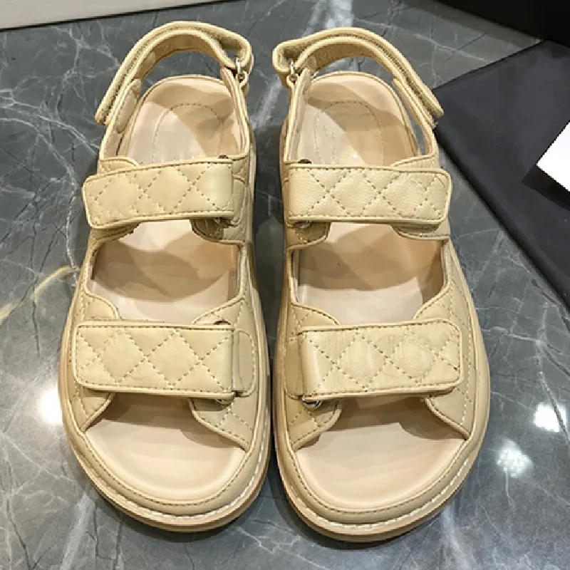 

Крюк-петля на плоской подошве; Женские летние сандалии; Повседневные пляжные прогулочная обувь для женщин; Модная роскошная дизайнерская о...