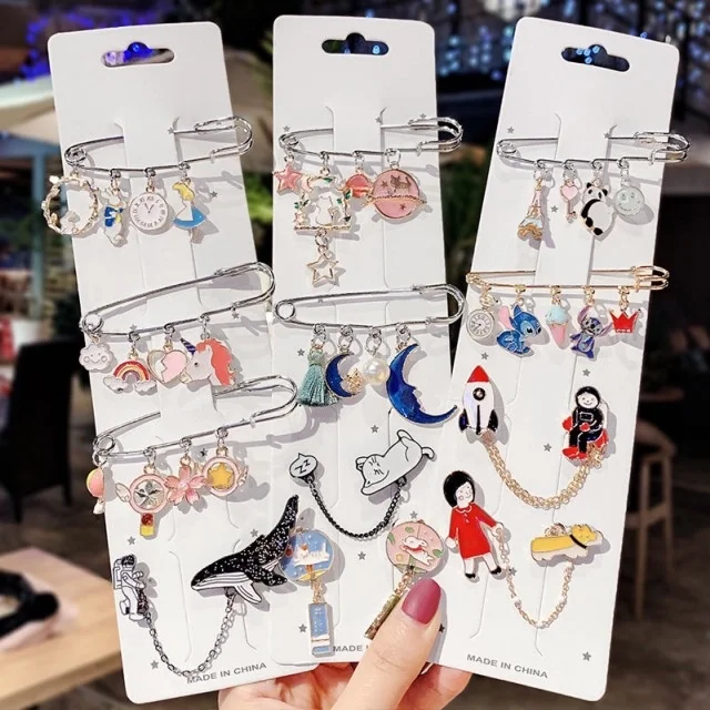 

Cartoon Astronaut Cat Penguin Pin Creative Christmas Article Pink Cat Blue Planet Brooch Women Girls Sweet Apparel Accessories