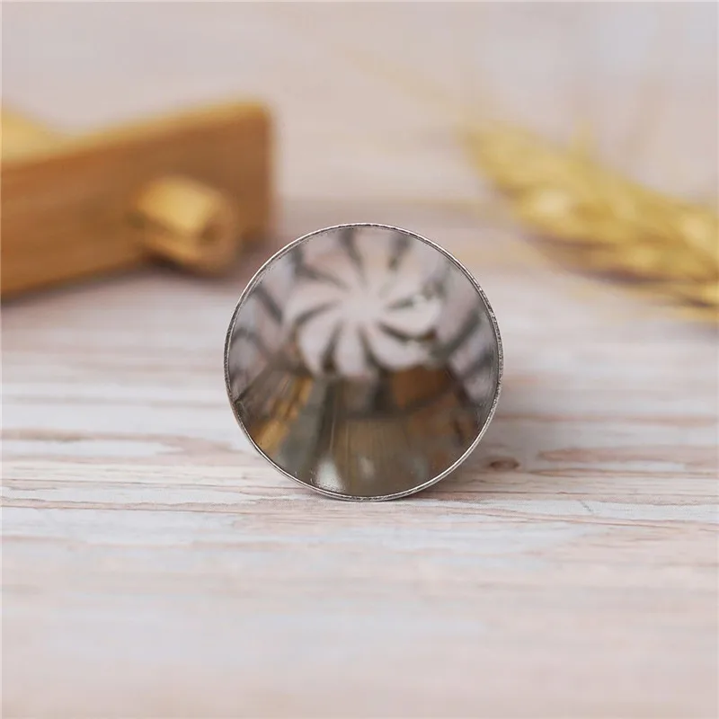 

#108 Russian Drop Rose Icing Piping Nozzles Stainless Steel Flower Mouth Cream Pastry Tips Nozzles Bag Cake Decorating tools